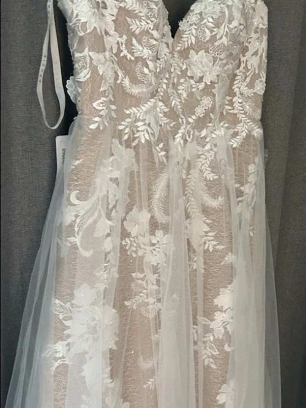 Azazie Moonstone Off-Shoulder Lace A-Line Gown in Ivory and Nude Size 8 Nwt - Picture 6 of 9